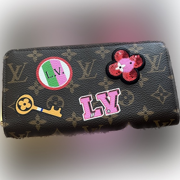 Louis Vuitton Patches Zippy Wallet - Picture 2 of 3